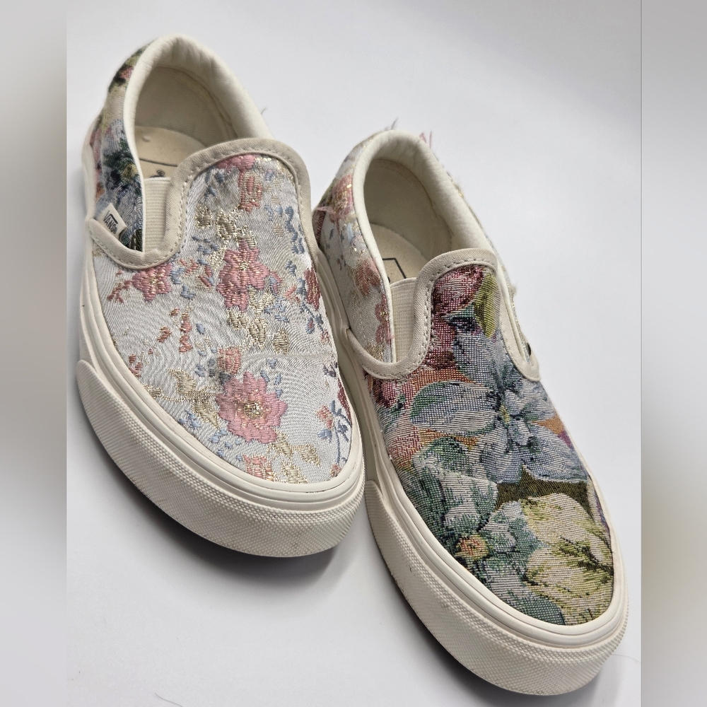 Vans Slip-On Classic Tapestry Sneaker Women's US7 Men's US5.5